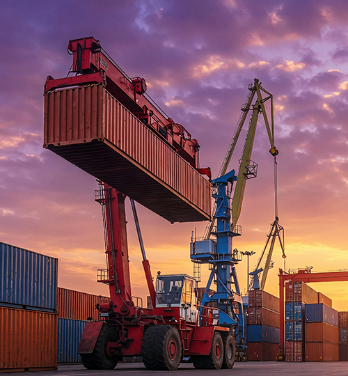 contenedores-de-envio-y-gruas-en-el-puerto-durante-la-puesta-del-solmaritimo-